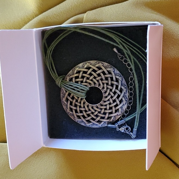 EUCIB Lia Sophia Mandela Necklace Adjustable with Ribbon Chain - Picture 5 of 6